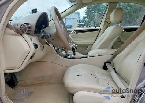 2006 Mercedes-Benz C 350 4Matic z USA, uszkodzony, nr VIN WDBRF87J36F758471